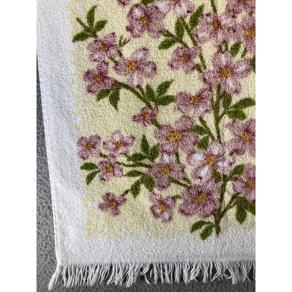 Vintage Cannon Bath Towel White Purple Yellow Floral Fringed‎ 38x21 Inches